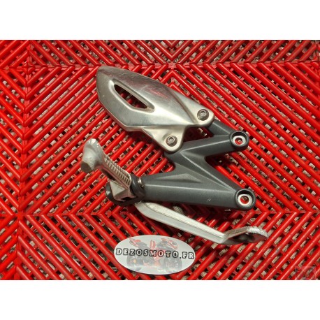 Platine avant droite avec pedale Triumph 675 street triple 2007 à 2012