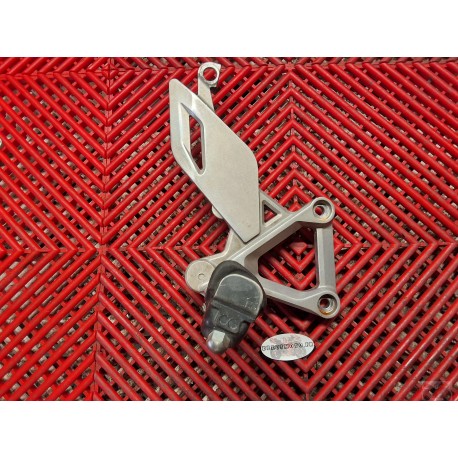 Platine avant gauche CBR 125 R 11-16 