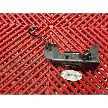 Passe câble sur té de fourche CBR 125 R 11-16 