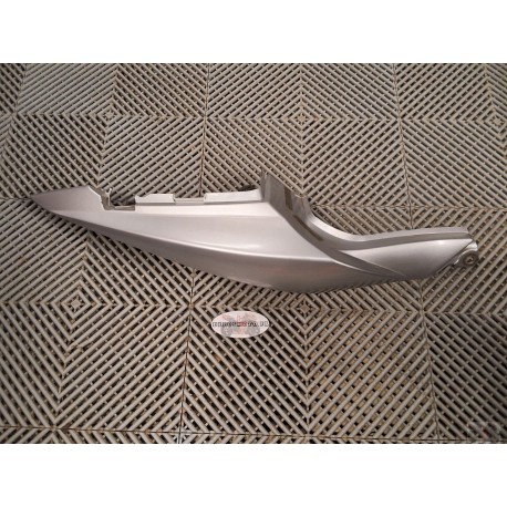 Coque arrière droite 650 SV gris clair