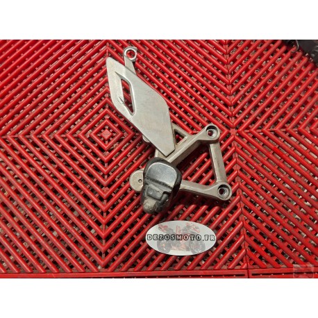 Platine avant droite de CBR 125 R 11-16 *