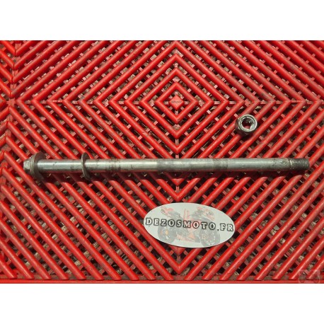 Axe de roue arrière de KTM 125 Duke 13-16 *