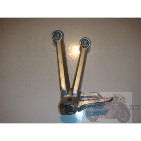 Platine repose pied passager gauche de 600 et 750 GSXR 04/05