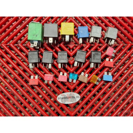 Lot de relais et fusibles de BMW R1150 RT 01-04