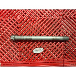 Axe de roue arrière pour 640 Duke II 98-07
