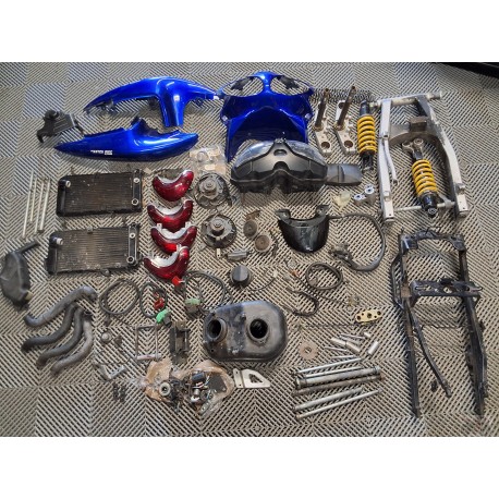 Lot de pièces Suzuki 650 SV 1999-2002