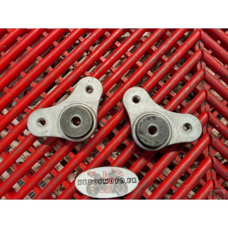 Fixations de caches lateraux pour MT09 13-16