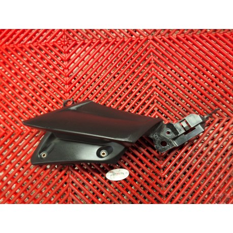 Plastique de flan gauche R6 03-05