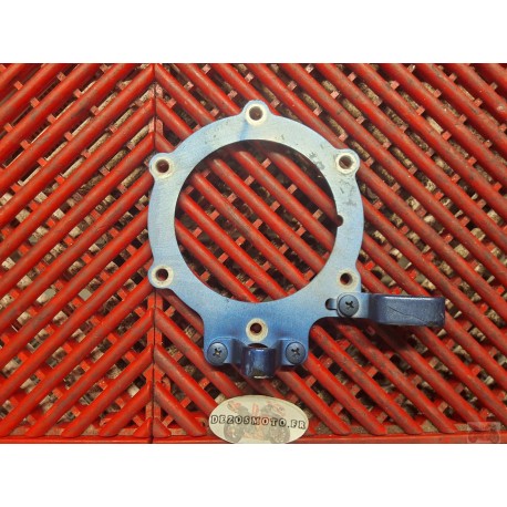Fixation de pompe a essence de R6 03-05