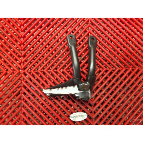 Platine repose pied passager droite pour MT03 06-13