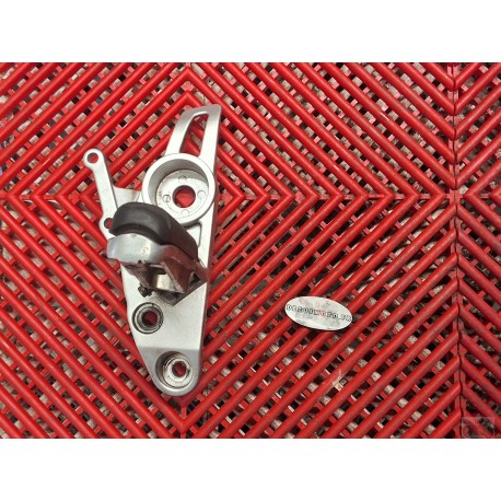 Platine repose pied pilote droite pour MT03 06-13